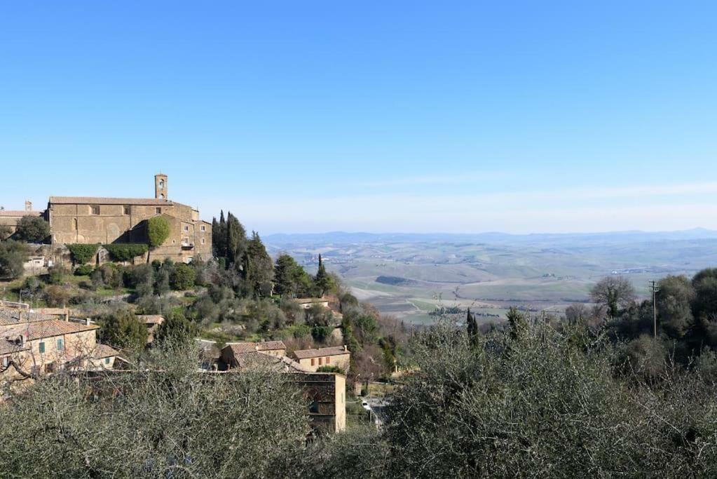 Hôtel A Tuscan View à Montalcino Extérieur photo